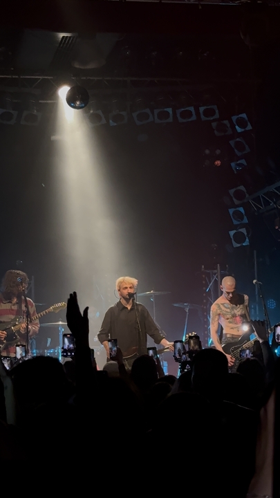 https://photos.bandsintown.com/large/21181534.jpeg