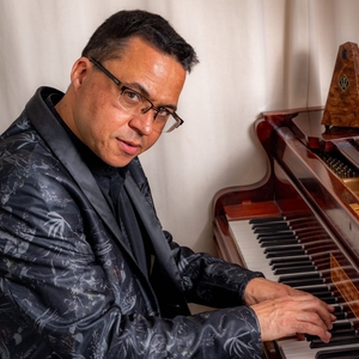 Alex Wilson Latin Music Artist