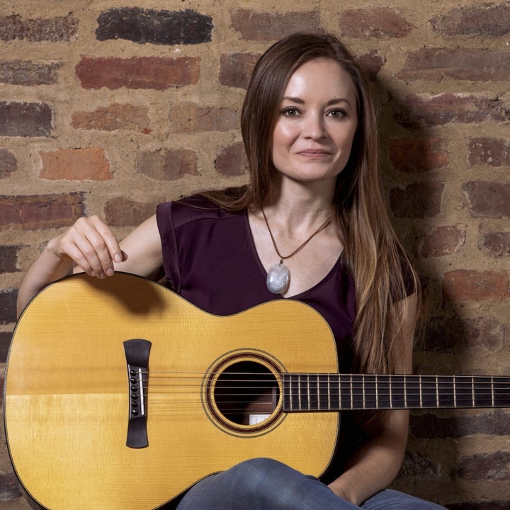 Lindsay Straw