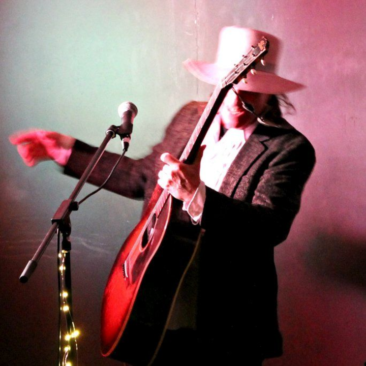 Gary Lucas