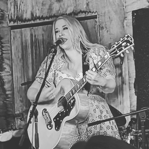 Catherine Britt at Greendale, Australia in The Greendale Pub 2022