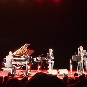 Stacey Kent at Vandœuvre-lès-Nancy, France in Salle des fêtes Bernie Bonvoisin Vandœuvre-lès-Nancy, with Mahlerian Orchestra 2022