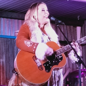 Catherine Britt at Ilfracombe, Australia in Wellshot Hotel 2022