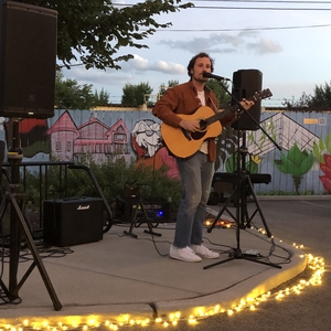 J Lind at Chicago, IL in SoFar Sounds Concert 2022