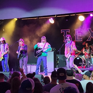 Hot Country Knights at Arlington, TX in Arlington Backyard 2022