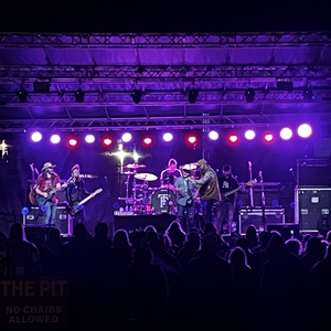 Tyler Farr at Van Buren, MO in Van Buren Riverfront Park 2022