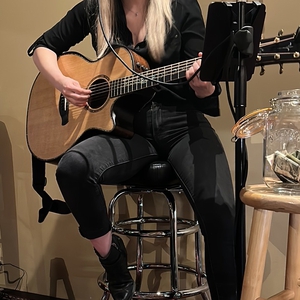 Kellie Rose at Kirkland, WA in The Melody Lynne Vineyard 2023