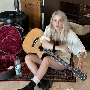 Kellie Rose at Kirkland, WA in The Melody Lynne Vineyard 2023
