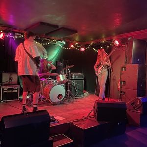 Wombo at Newport, United Kingdom in Le Pub 2023