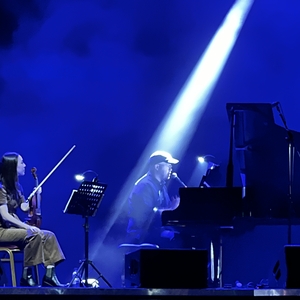 Sleeping At Last at Manchester, United Kingdom in Albert Hall 2024