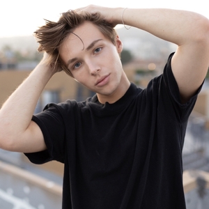 Dillon Ensor Tickets, Tour Dates and %{concertOrShowText}