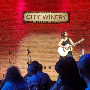 Lisa Loeb at Pittsburgh, PA in City Winery Pittsburgh 2024
