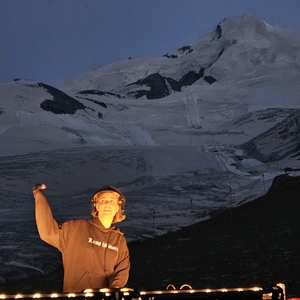 Eli & Fur at Saas-Fee, Switzerland in Längfluh Sessellift Bergstation 2024