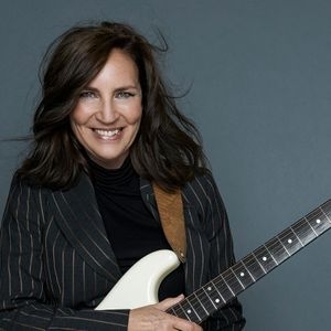 Corrie Van Binsbergen のチケット、ツアー日程とコンサート
