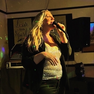 Zoe Reeve Live