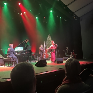 Holly Cole at Oakville, ON in The Oakville Centre for the Performing Arts 2024