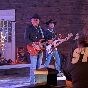 Stoney LaRue at Broken Bow, OK in Hochatown Saloon 2025