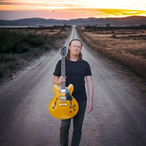 Simon Kinny-Lewis @ The Waterfront Cafe & General Store