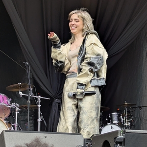 Sophie Powers at Hatfield, United Kingdom in Hatfield Park 2025