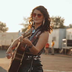 Mae Estes Tickets, Tour Dates and Concerts