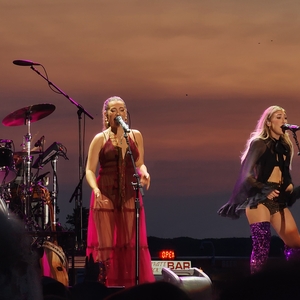 Maddie and Tae at Arnolds Park, IA in Arnolds Park Amusement Park 2025
