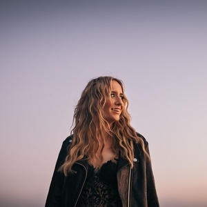 Entradas, fechas de la gira y Concierto de Kaylee Bell