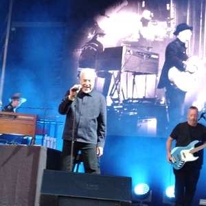 Tom Jones at Esher, United Kingdom in Sandown Park Racecourse 2025