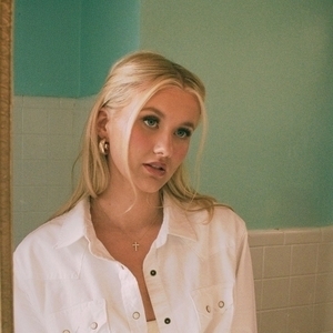Elizabeth Nichols Tickets, Tour Dates and Concerts