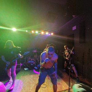 King Parrot at Madison, WI in Gamma Ray Bar 2025