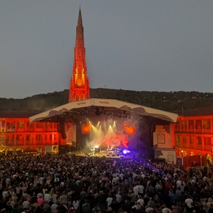 Supergrass at Halifax, United Kingdom in The Piece Hall 2025