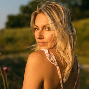 Claudia Hoyser Tickets, Tour Dates and Concerts