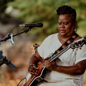 Meisha Herron @ Pearmund Cellars
