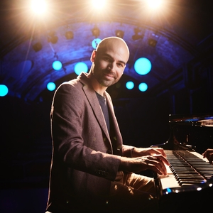 Florian Favre @ Mame Romantic (Haretara Sora ni Mame Maite)