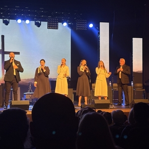 The Collingsworth Family at Sugarcreek, OH in Ohio Star Theater at Dutch Valley 2025