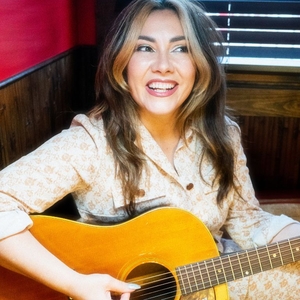 Ella Hooper Official Tickets, Tour Dates and Concert