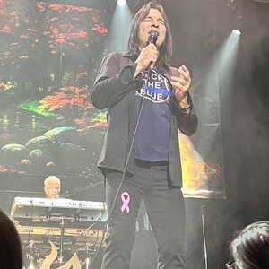Hugo, the Ultimate Journey Tribute at Jim Thorpe, PA in Penn's Peak 2025