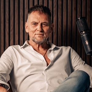 Steve Hofmeyr @ Casa Toscana Lodge - Home of - Blou Hond Theater and LeSi Singing Waiter Restaurant