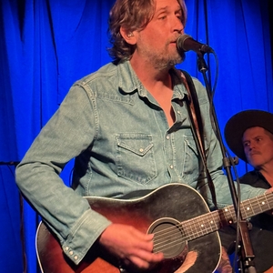 Hayes Carll at Des Moines, IA in Wooly's 2025