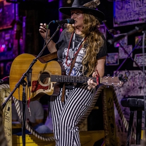 Amanda Pruitt: Off The Rails