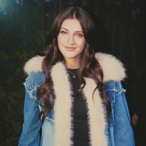 Haley Jones Tickets, Tour Dates and Concert