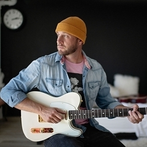 Dustin Tucker