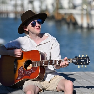 Lucas Lewis Live