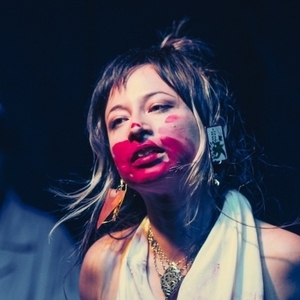 Billets, dates de tournée et concerts pour Girl Swallows Nightingale