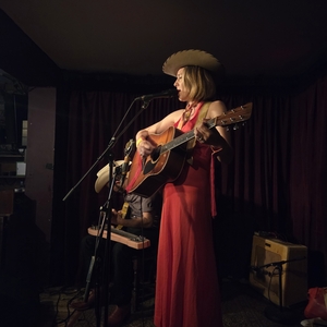 Brennen Leigh at London, United Kingdom in Green Note 2026