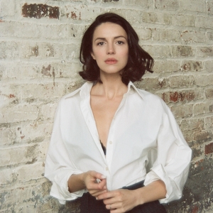 Ella Hunt Tickets, Tour Dates and Concerts