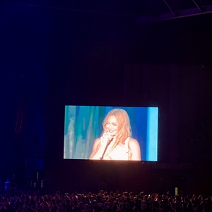 Hilary Duff at Ridgefield, WA in Cascades Amphitheater 2026