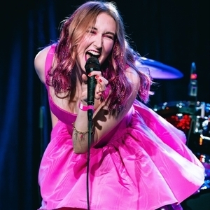 Ingressos, Datas da Turnê e Shows de Ainsley Costello
