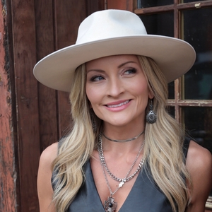 Melissa Quinn Fox Music: Melissa Quinn Fox live at McMinn's Irish Pub
