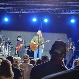 Craig Morgan at Elizabethtown, NC in Cape Fear Vineyard and Winery 2026