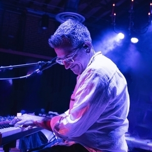 Entradas, fechas de la gira y Concierto de Bob Wallis